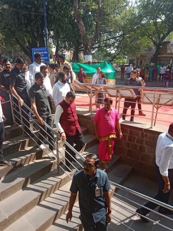 मुख्यमंत्री फडणवीसाच्या हस्ते कुंभमेळ्यासाठी साडेपाच हजार कोटी रुपये खर्चाच्या विकासकामांचे भूमीपूजन मुख्यमंत्री फडणवीसाच्या हस्ते कुंभमेळ्यासाठी साडेपाच हजार कोटी रुपये खर्चाच्या विकासकामांचे भूमीपूजन