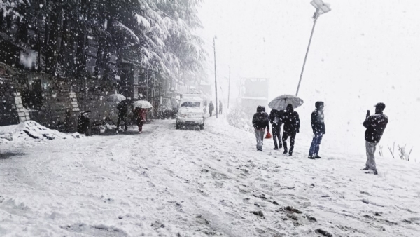 बर्फवृष्टीचे संग्रहित छायाचित्र