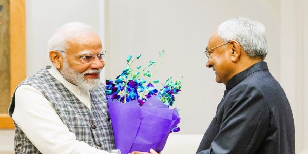 बिहार निवडणूक : एनडीएची स्पष्ट बहुमताकडे वाटचाल