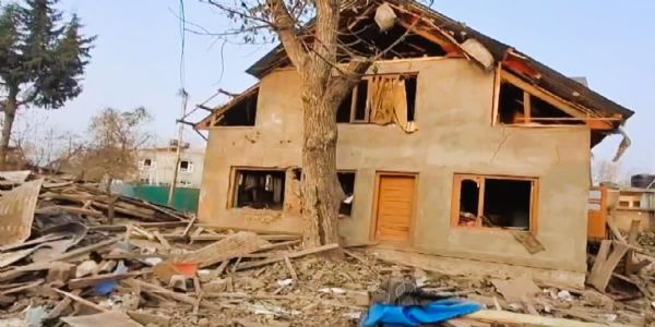 पुलवामा : दहशतवादी उमर नबीचे घर आयईडीने उडवले