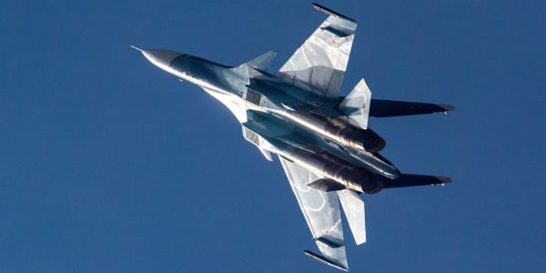 रशियन एसयू-३० लढाऊ विमान सराव दरम्यान कोसळले; दोन वैमानिकांचा मृत्यू