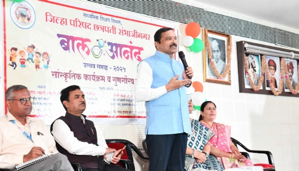 सादरीकरणातून शिकाल जीवन जगण्याची कला- जिल्हाधिकारी दिलीप स्वामी सादरीकरणातून शिकाल जीवन जगण्याची कला- जिल्हाधिकारी दिलीप स्वामी