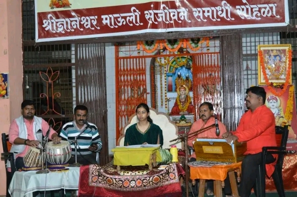 कृष्णभक्तीचा आदर्श म्हणजे संत मीराबाई - हभप कु राधा शंकर आजेगावकर कृष्णभक्तीचा आदर्श म्हणजे संत मीराबाई - हभप कु राधा शंकर आजेगावकर