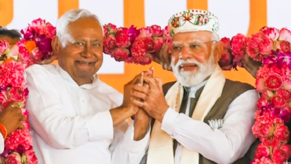 मुख्यमंत्री नितीश कुमार आणि  पंतप्रधान नरेंद्र मोदी