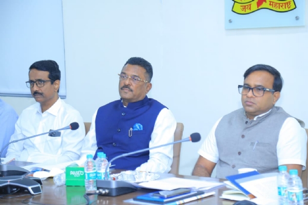 एसटीच्या उत्पन्नवाढीसाठी ‘पंचसूत्री - परिवहन मंत्री एसटीच्या उत्पन्नवाढीसाठी ‘पंचसूत्री - परिवहन मंत्री