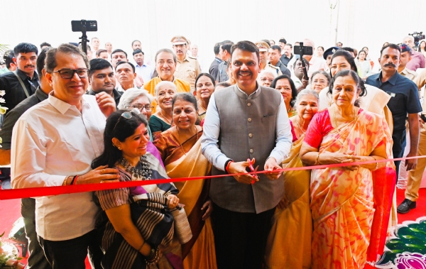 अनसूयाबाई काळे स्मृती सदनाचे उद्घाटन करताना मुख्यमंत्री देवेंद्र फडणवीस अनसूयाबाई काळे स्मृती सदनाचे उद्घाटन करताना मुख्यमंत्री देवेंद्र फडणवीस