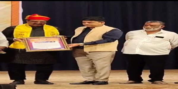 अभिनेते दिलीप गुजर यांना कला परिवारचा जीवन गौरव पुरस्कार