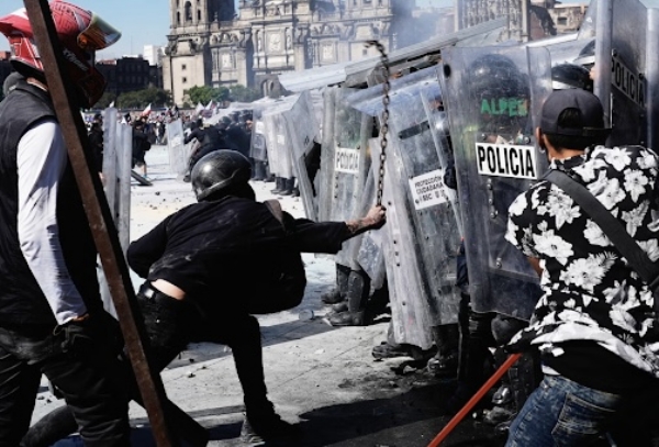 मेक्सिकोमध्ये भ्रष्टाचाराविरुद्ध हजारो जेन-जी रस्त्यावर मेक्सिकोमध्ये भ्रष्टाचाराविरुद्ध हजारो जेन-जी रस्त्यावर