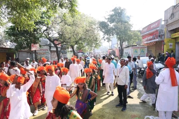 सेलूत अवतरली साहित्यपंढरी :ग्रंथदिंडीस उत्स्फूर्त प्रतिसाद: पहिले अक्षर साहित्य संमेलन सेलूत अवतरली साहित्यपंढरी :ग्रंथदिंडीस उत्स्फूर्त प्रतिसाद: पहिले अक्षर साहित्य संमेलन