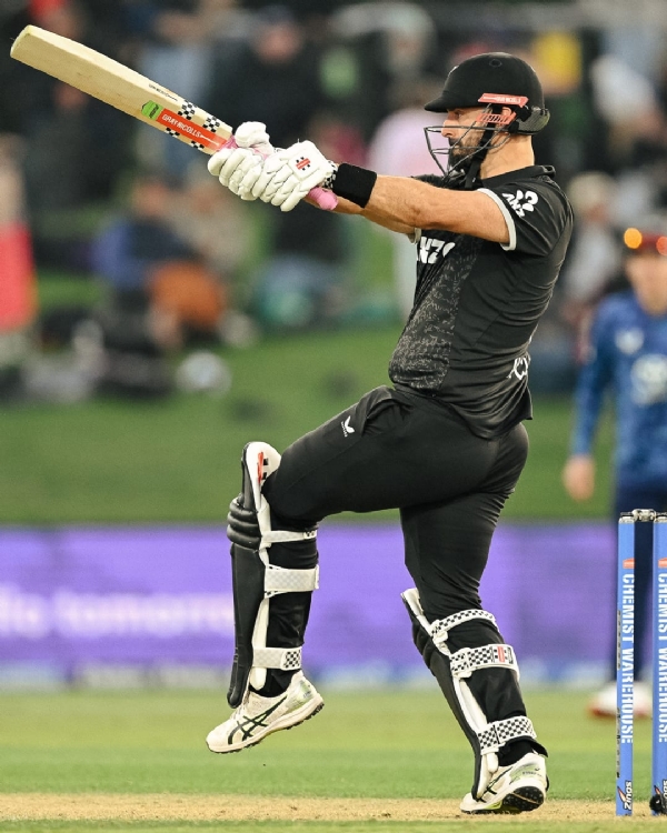 न्यूझीलंडची पहिल्या एकदिवसीय सामन्यात इंग्लंडवर ४ विकेट्सने मात न्यूझीलंडची पहिल्या एकदिवसीय सामन्यात इंग्लंडवर ४ विकेट्सने मात