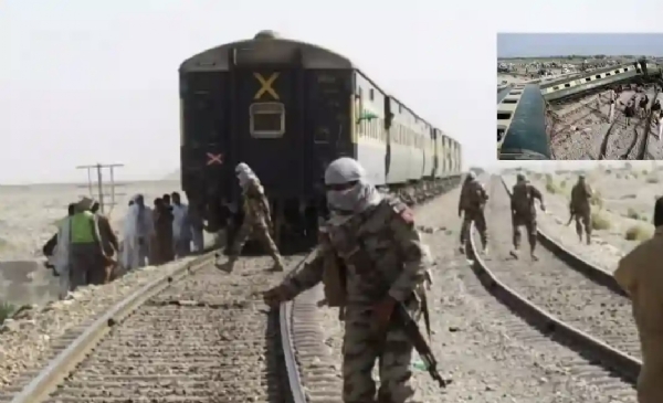 पाकिस्तानात जाफर एक्सप्रेसवर पुन्हा हल्ला पाकिस्तानात जाफर एक्सप्रेसवर पुन्हा हल्ला