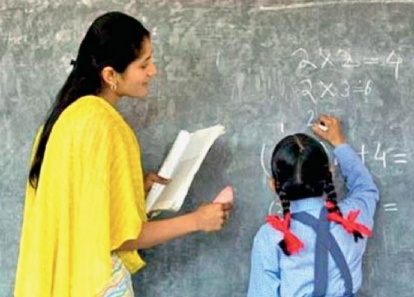 चिखलदरा तालुक्यात शिक्षकांची तीव्र टंचाई:* *हतरू आणि एकताई केंद्रांचा शैक्षणिक कोंडमारा;* *पालकांचा नवीन शिक्षक येईपर्यंत विद्यार्थ्यांना शाळेत न पाठविण्याचा इशारा चिखलदरा तालुक्यात शिक्षकांची तीव्र टंचाई:* *हतरू आणि एकताई केंद्रांचा शैक्षणिक कोंडमारा;* *पालकांचा नवीन शिक्षक येईपर्यंत विद्यार्थ्यांना शाळेत न पाठविण्याचा इशारा