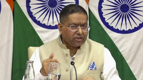 बांगलादेशातील शांतता आणि लोकशाहीसाठी भारत नेहमी पाठीशी उभा राहणार -परराष्ट्र मंत्रालय बांगलादेशातील शांतता आणि लोकशाहीसाठी भारत नेहमी पाठीशी उभा राहणार -परराष्ट्र मंत्रालय