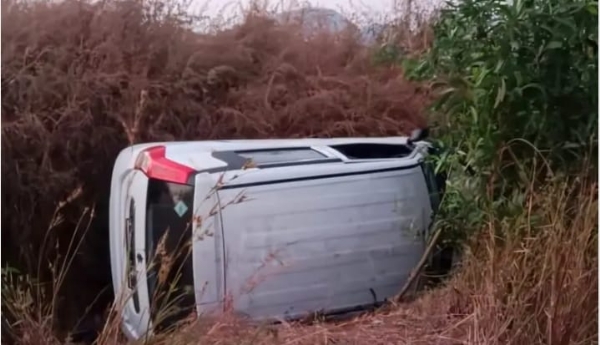 अपघातग्रस्त मोटार अपघातग्रस्त मोटार