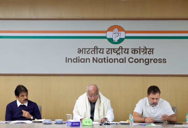 दिल्लीच्या रामलीला मैदानावर एसआयआर विरोधात काँग्रेस डिसेंबरमध्ये रॅली काढणार दिल्लीच्या रामलीला मैदानावर एसआयआर विरोधात काँग्रेस डिसेंबरमध्ये रॅली काढणार