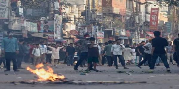 शेख हसीना यांच्या निर्णयानंतर बांगलादेशात दंगल, २ जणांचा मृत्यू