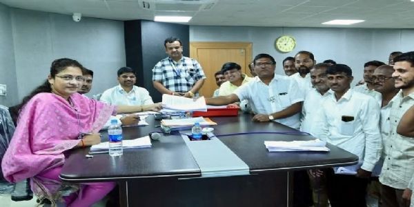 फुलंब्री नगरपंचायत नगराध्यक्ष पदासाठी सुहास शिरसाठ यांचा उमेदवारी अर्ज दाखल