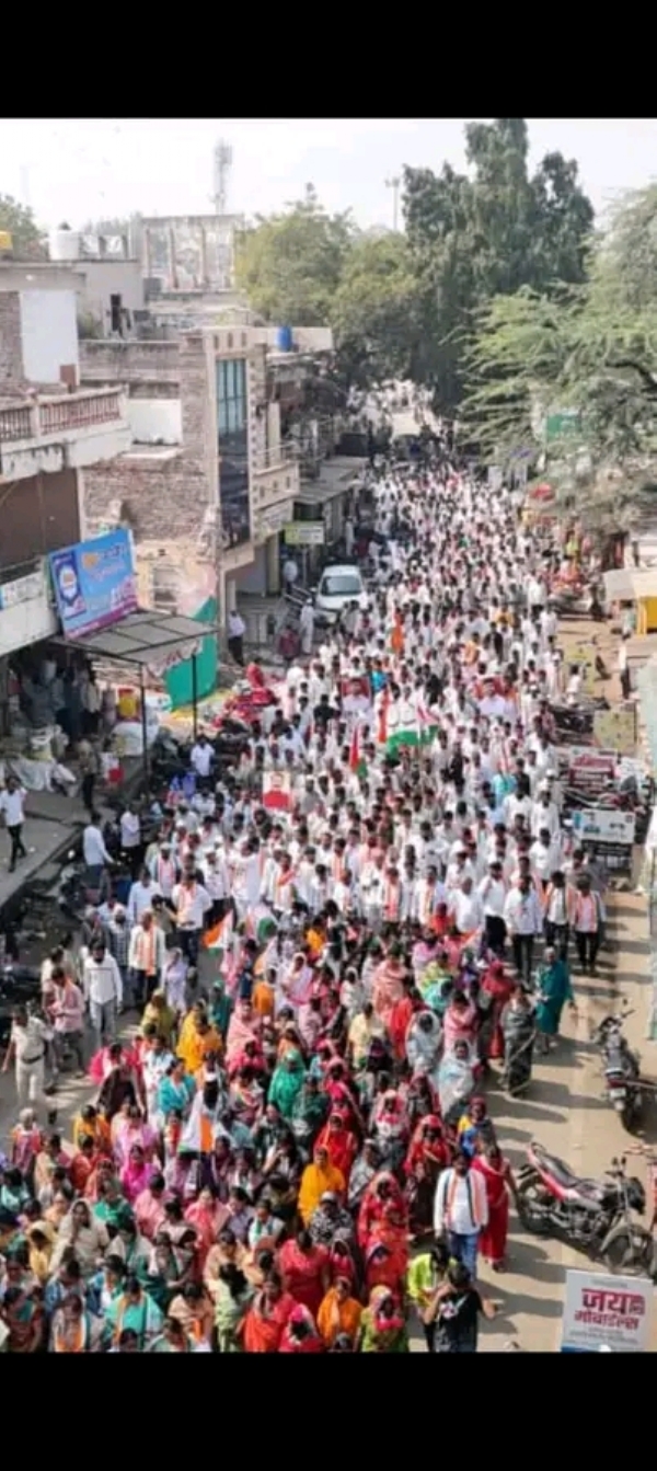 राष्ट्रवादीकडून चंद्रकांत राठोड यांचे शक्तीप्रदर्शन, परिवर्तन आघाडीकडून परमेश्वर कदम मैदानात राष्ट्रवादीकडून चंद्रकांत राठोड यांचे शक्तीप्रदर्शन, परिवर्तन आघाडीकडून परमेश्वर कदम मैदानात