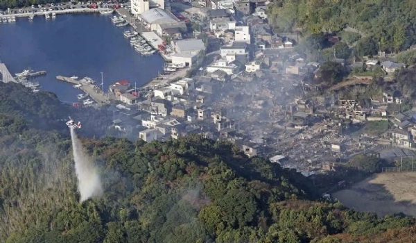 जपानच्या ओइता शहरात भीषण आग जपानच्या ओइता शहरात भीषण आग