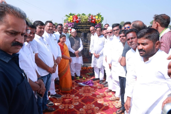 शेतकरी व कामगार यांच्या श्रमातून कृषीपूरक व्यवस्था शेतकरी व कामगार यांच्या श्रमातून कृषीपूरक व्यवस्था