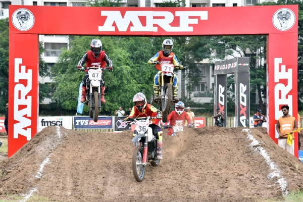 एम आर एफ सुपरक्रॉस स्पर्धेचा ईशान शानबाग विजेता एम आर एफ सुपरक्रॉस स्पर्धेचा ईशान शानबाग विजेता