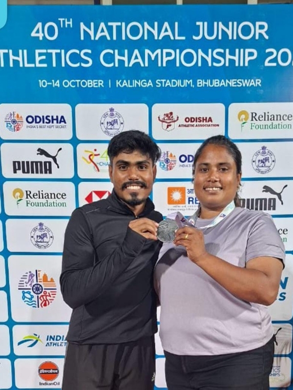 नाशिकचा भूषण शिंदे याची राष्ट्रीय अॅथलेटिक्स स्पर्धेमध्ये रजत पदकाची कामगिरी. नाशिकचा भूषण शिंदे याची राष्ट्रीय अॅथलेटिक्स स्पर्धेमध्ये रजत पदकाची कामगिरी.