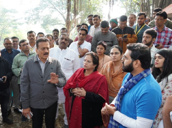 एका वृक्षाच्या बदल्यात दहा रोपांची लागवड करणार - महाजन