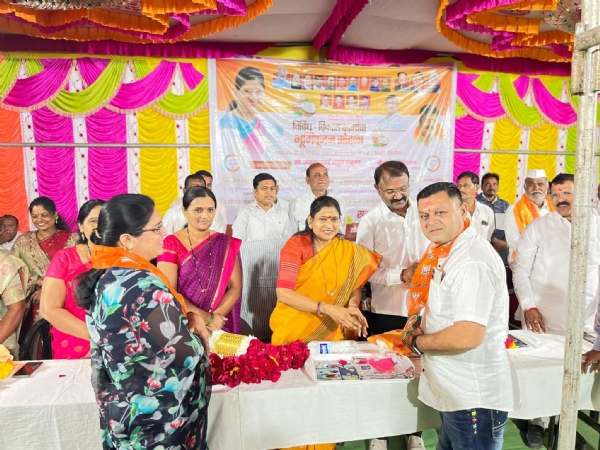 निधोना येथे विविध विकासकामांच्या भूमिपूजनाचा शुभारंभ निधोना येथे विविध विकासकामांच्या भूमिपूजनाचा शुभारंभ