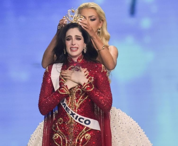 फातिमा बॉश मिस युनिव्हर्स