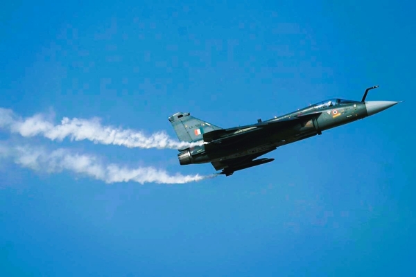 दुबईत अपघातग्रस्त झालेल्या तेजस विमानाचे छायाचित्र दुबईत अपघातग्रस्त झालेल्या तेजस विमानाचे छायाचित्र