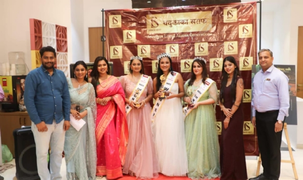 ग्लॅमर आणि स्टाइलचा जल्लोष; चंदू काका सराफ फॅशन शो २०२५मध्ये विजेत्यांचा गौरव