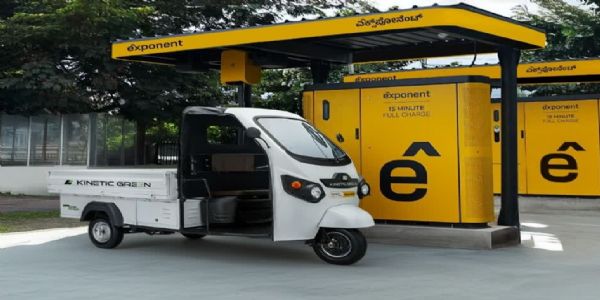 कायनेटिक ग्रीन–एक्स्पोनंट एनर्जीची भागीदारी; रॅपिड चार्जिंग सोल्‍यूशन लाँच