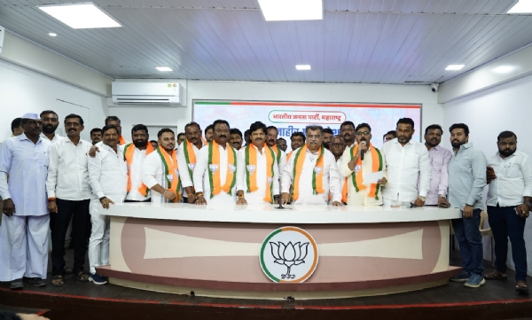आटपाडी तालुक्यातील विविध पक्षातील कार्यकर्त्यांचा भाजपामध्ये प्रवेश