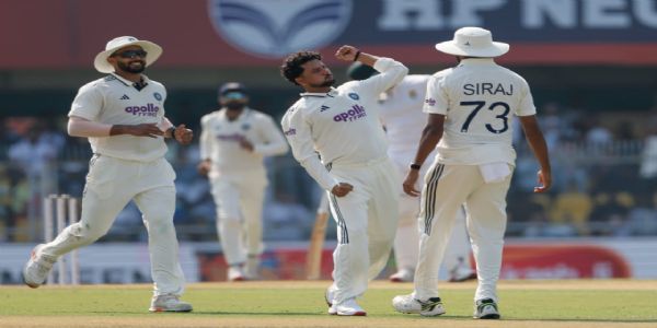 गुवाहाटी कसोटीत दक्षिण आफ्रिका पहिल्या दिवसअखेर 247/6; कुलदीप यादवला 3 विकेट्स