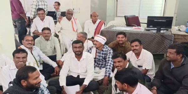 मोर्शी तालुका कृषी अधिकारी कार्यालयात शेतकऱ्यांचे ६ तास ठिय्या आंदोलन !