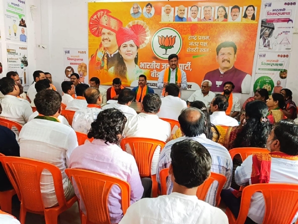 बीड नगरपरिषदेवर भाजपाचा झेंडा फडकावण्यासाठी सर्वांनी ताकतीने काम करावे