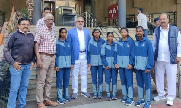 राष्ट्रीय खो खो खेळाडूंच्या पाठीवर क्रीडा मंत्री कोकाटेची कौतुकाची थाप. राष्ट्रीय खो खो खेळाडूंच्या पाठीवर क्रीडा मंत्री कोकाटेची कौतुकाची थाप.