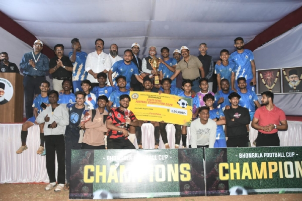 वायसीएफसी` संघाने पटकावला `सीएचएमई भोंसला` करंडक शुभम खरात उत्कृष्ठ संरक्षक,अबुजरला बेस्ट स्ट्रॉइकरचा किताब,पारितोषिक उत्साहात वायसीएफसी` संघाने पटकावला `सीएचएमई भोंसला` करंडक शुभम खरात उत्कृष्ठ संरक्षक,अबुजरला बेस्ट स्ट्रॉइकरचा किताब,पारितोषिक उत्साहात