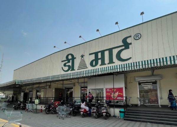 पळस्पे फाटा डीमार्टमध्ये कॅश ऑफिसरकडून रोख रकमेची चोरी पळस्पे फाटा डीमार्टमध्ये कॅश ऑफिसरकडून रोख रकमेची चोरी