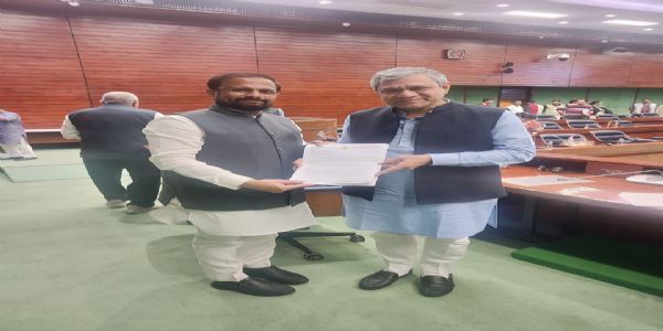 रेल्वेच्या मुजोर अधिकाऱ्यांना वठणीवर आणा - खा.नरेश म्हस्के