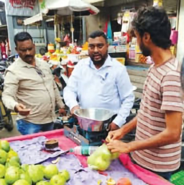 चिपळूण पालिकेककडून १३ किलो प्लास्टिक जप्त चिपळूण पालिकेककडून १३ किलो प्लास्टिक जप्त