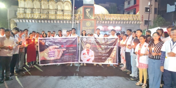 “डाॅ. मुंडे प्रकरणात न्यायाची मागणी — अलिबागमध्ये डॉक्टरांचा कॅन्डल मार्च”