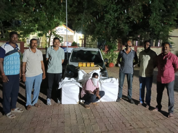 जप्त मुद्देमाल प्रतिबंधित सुगंधित तंबाखू सह आरोपी