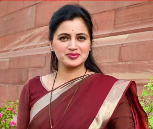 माजी खासदार नवनीत राणा यांना बॉम्बने उडविण्याची धमकी  हैद्राबाद येथून पुन्हा आले पत्र, पोलिसांत गुन्हा दाखल