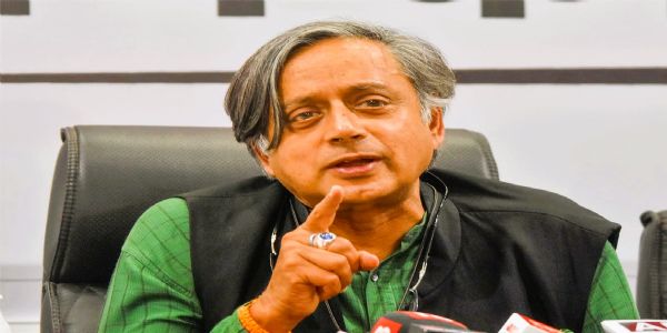 ‘भारतीय राजकारण ही कुणाची कौटुंबिक मालमत्ता नाही’ – शशी थरूर