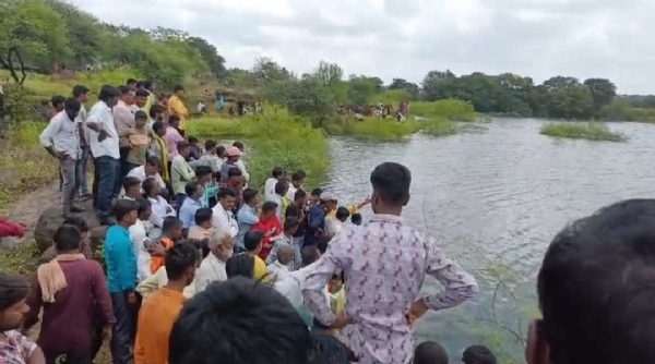 कुर्हाडी तळ्यात आणखी एकाचा बळी; चार दिवसांत तिसरी दुर्दैवी घटना कुर्हाडी तळ्यात आणखी एकाचा बळी; चार दिवसांत तिसरी दुर्दैवी घटना