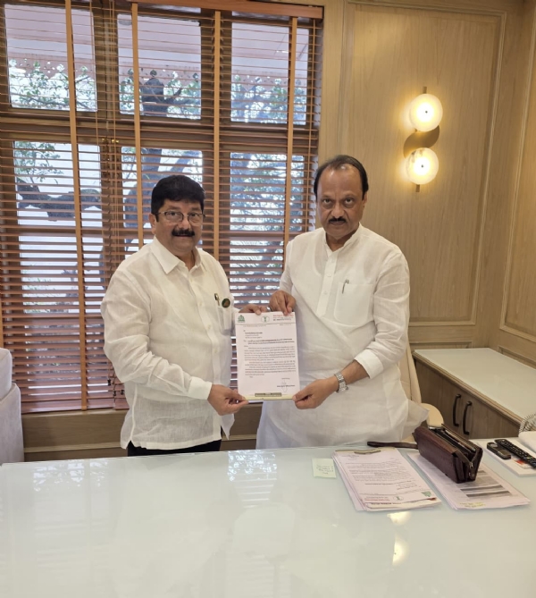 आमदार शेखर निकम यांचे उपमुख्यमंत्र्यांना निवेदन आमदार शेखर निकम यांचे उपमुख्यमंत्र्यांना निवेदन