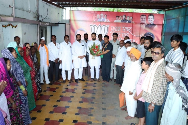 लातूर महानगरपालिकेतील शेकडो सेवानिवृत्त कर्मचाऱ्यांचा भाजपात प्रवेश