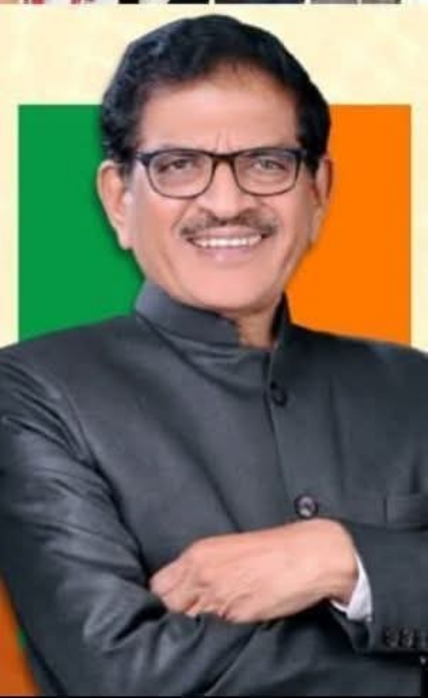 माजी मंत्री सुरेश वरपूडकर माजी मंत्री सुरेश वरपूडकर