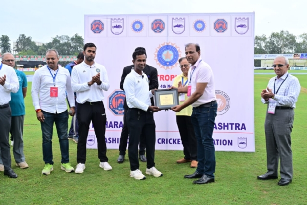 महाराष्ट्र वि  सौराष्ट्र रणजी  चा सामना  अनिर्णित, हार्विक देसाई व जय गोहिलची शतके